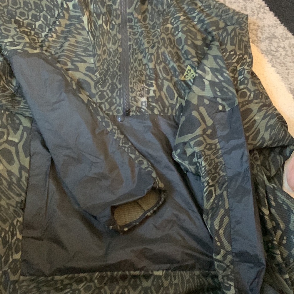 Nike jacket - Picture 2 of 6